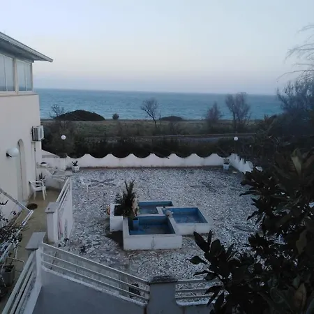 Fronte Mare Giusi Climatizzato Apartment